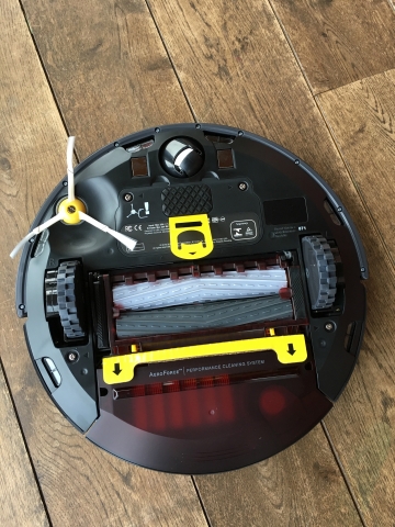 Saugroboter Roomba 871 von iRobot - Bodenansicht