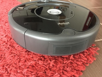 IRobot Roomba 671 auf Teppich